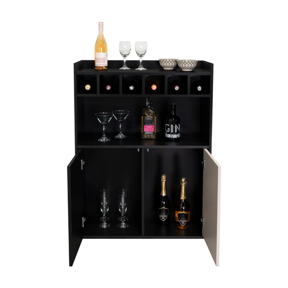 Bar Cuera, Capri y Wengue, con espacio para almacenar botellas