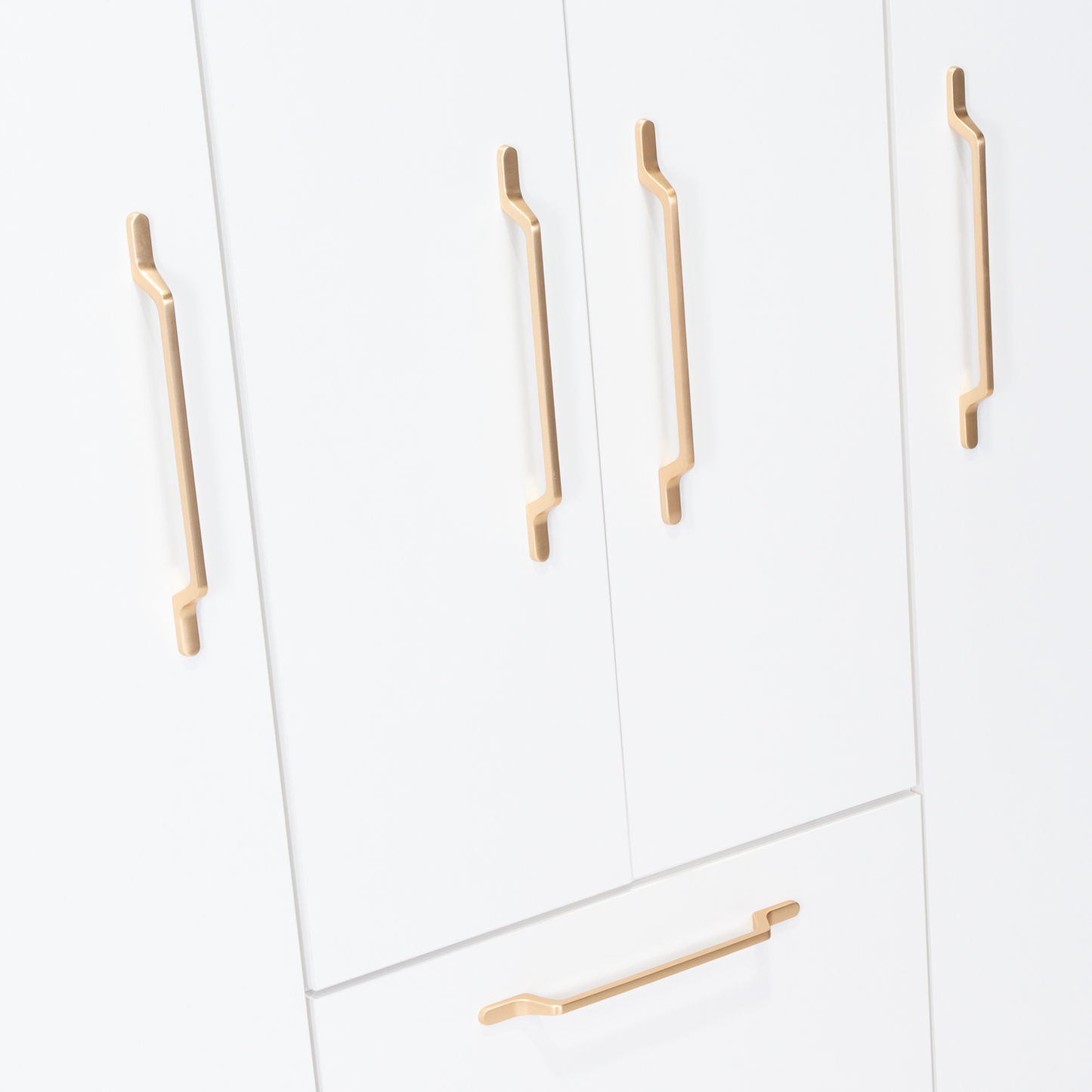 Closet Eco Golden, Blanco y Dorado, Variedad de Entrepaños y Cuatro puertas Abatibles
