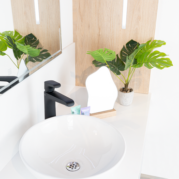 Espejo April, con Forma Irregular, Base Madera