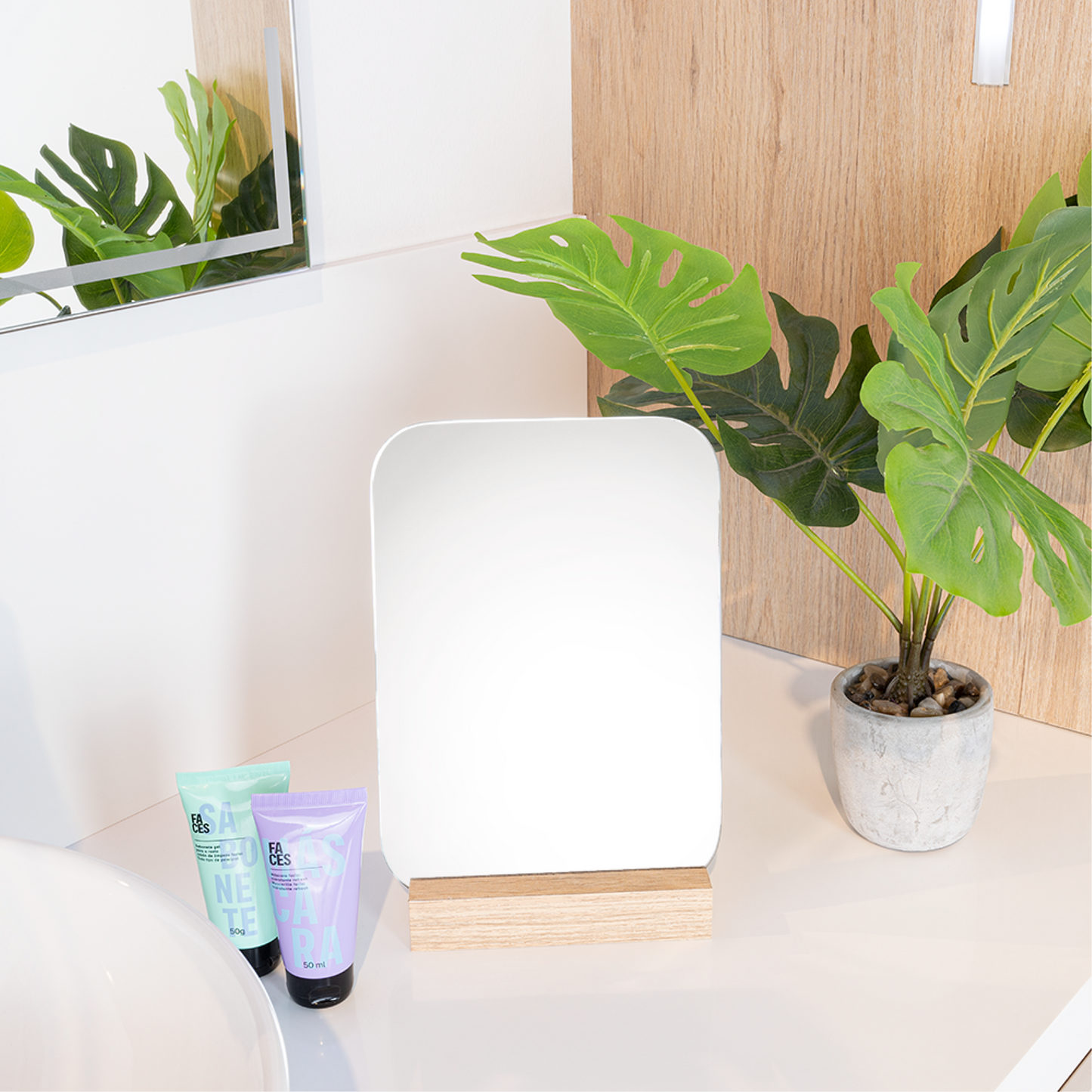 Espejo Bass, con Forma Recto, Borde Redondo, Base Madera