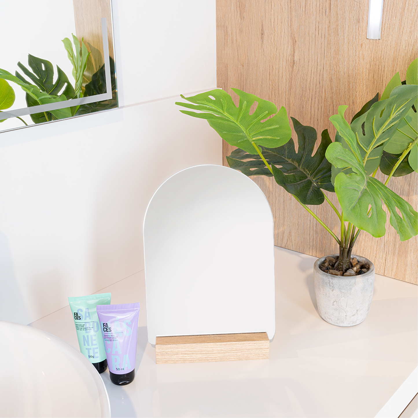 Espejo Noruega Superior, con Forma Circular, Base Madera