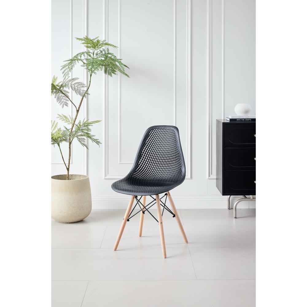 Silla Aira, Color Negro, con Espaldar y Patas en Madera