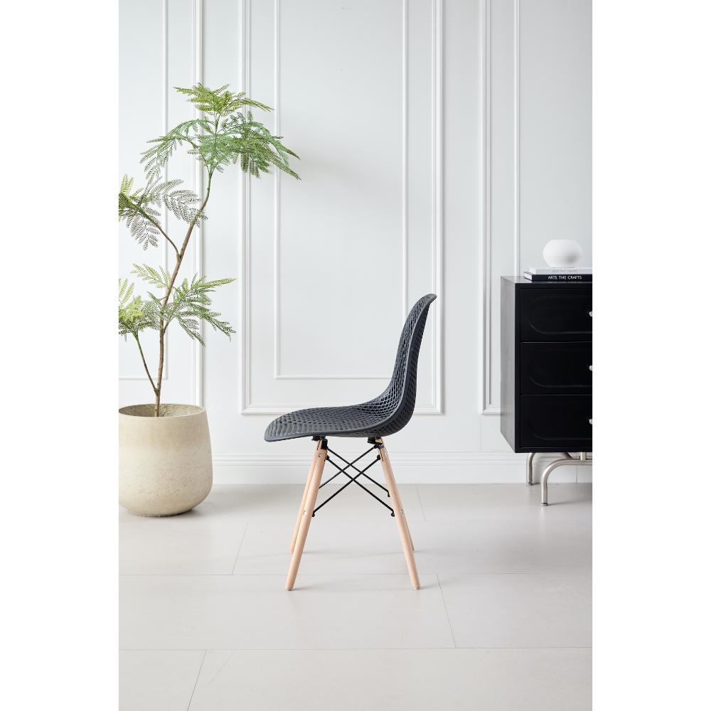 Silla Aira, Color Negro, con Espaldar y Patas en Madera