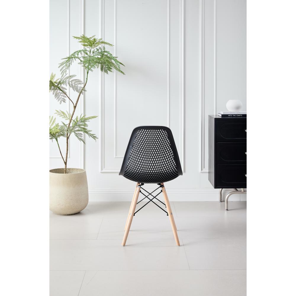 Silla Aira, Color Negro, con Espaldar y Patas en Madera