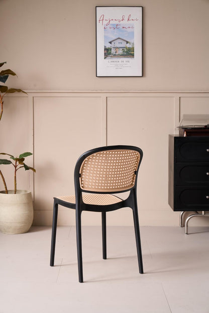 Silla Nest, Color Negro y Beige, con Espaldar y Asiento en Rejilla