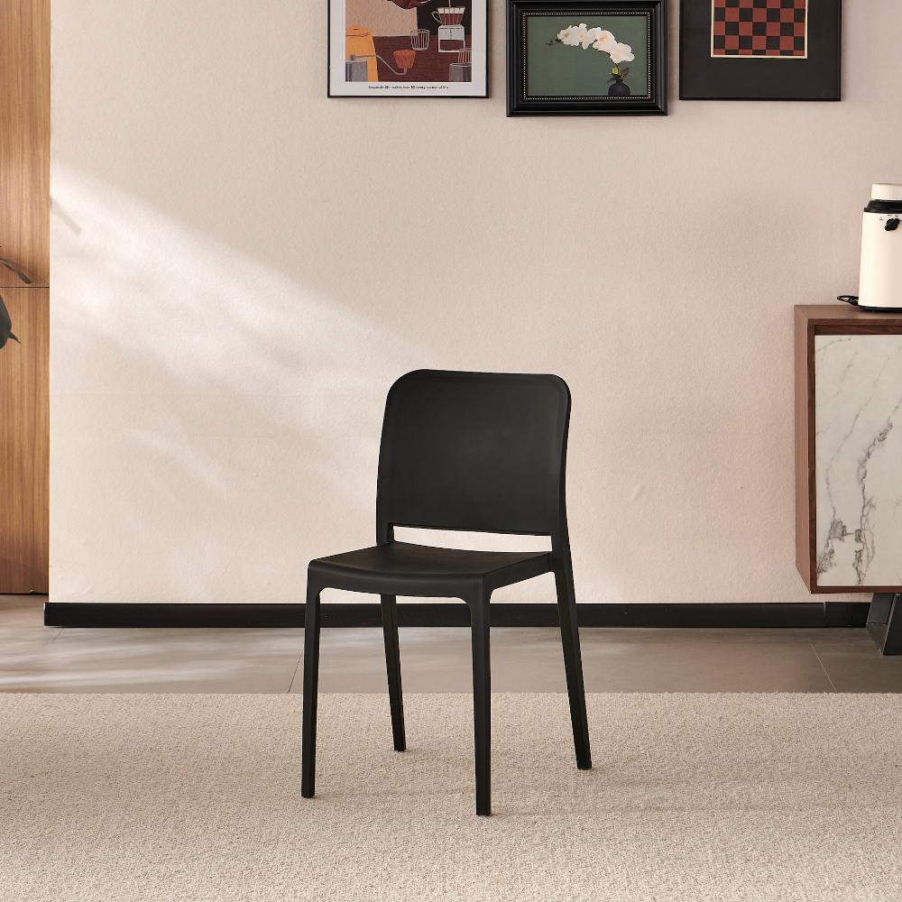 Silla Triveca, Negro, con Espaldar Cerrado y Diseño Minimalista