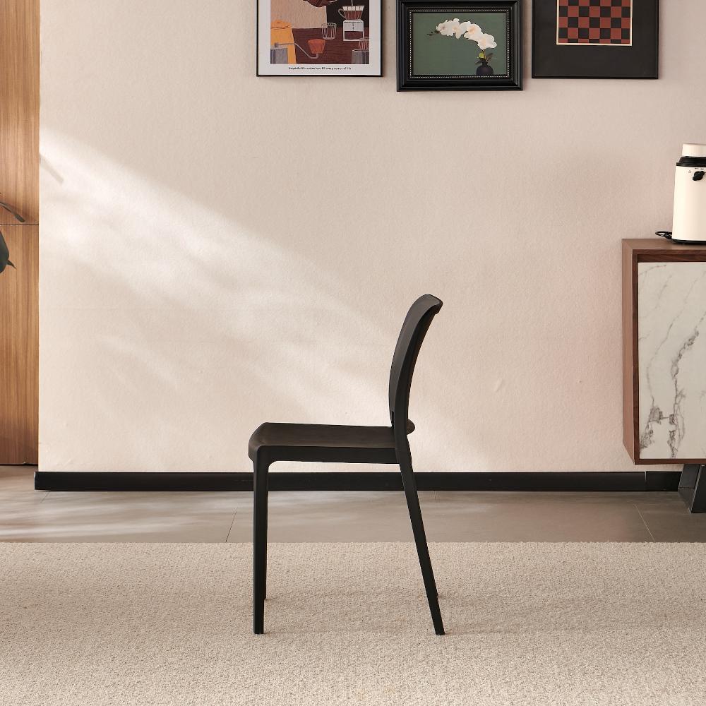 Silla Triveca, Negro, con Espaldar Cerrado y Diseño Minimalista