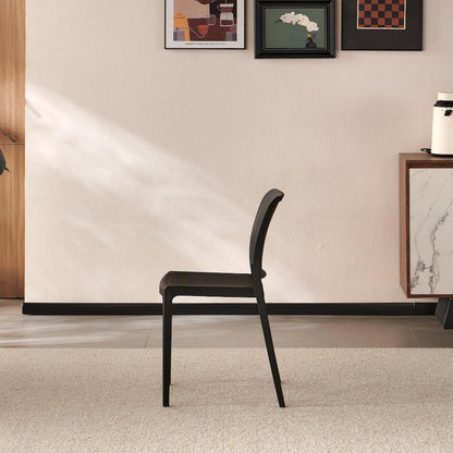 Silla Triveca, Negro, con Espaldar Cerrado y Diseño Minimalista