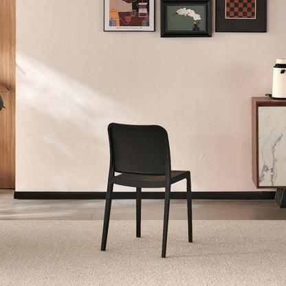 Silla Triveca, Negro, con Espaldar Cerrado y Diseño Minimalista