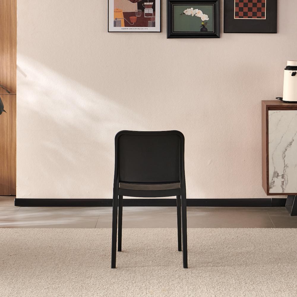 Silla Triveca, Negro, con Espaldar Cerrado y Diseño Minimalista