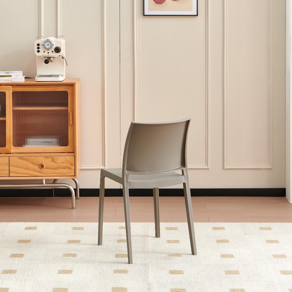 Silla Soho, Taupe, con Espaldar Cerrado y Diseño Minimalista