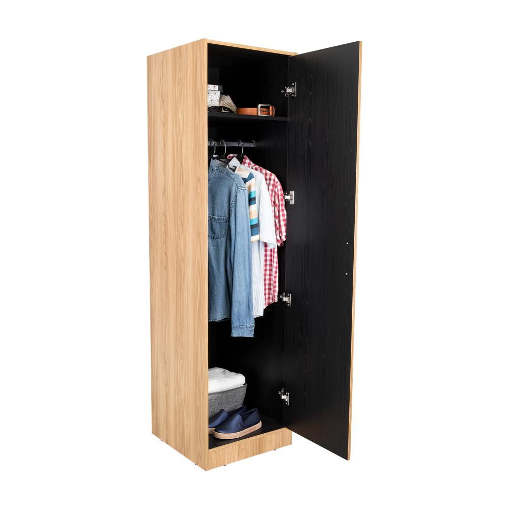 Closet Clay Una Puerta, Fresno / Wengue
