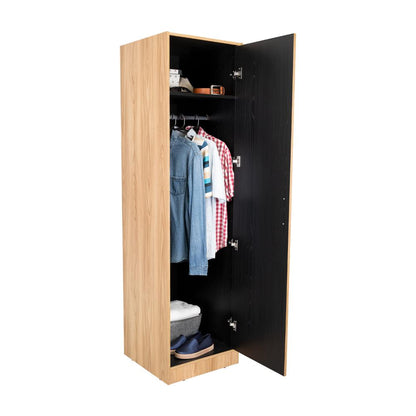 Closet Clay Una Puerta, Fresno / Wengue