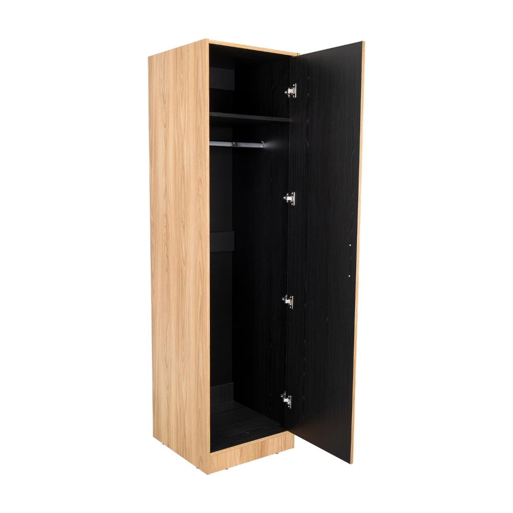 Closet Clay Una Puerta, Fresno / Wengue