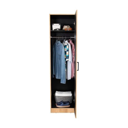 Closet Clay Una Puerta, Fresno / Wengue