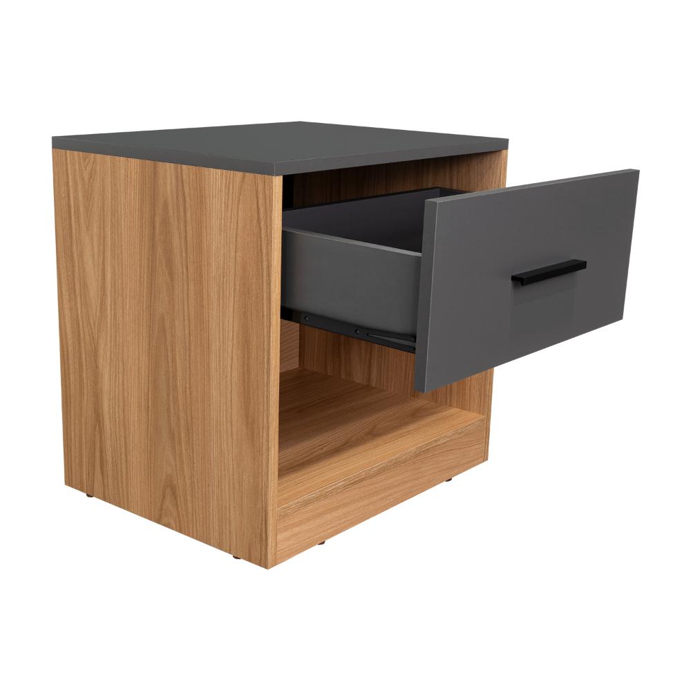 Mesa de Noche Giroa, Plata Oscuro y Fresno Europeo, con espacio para colocar objetos decorativos